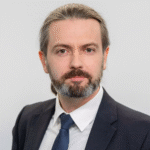 <b> Piotr Mazurek </b>