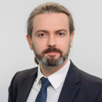 <b> Piotr Mazurek </b>
